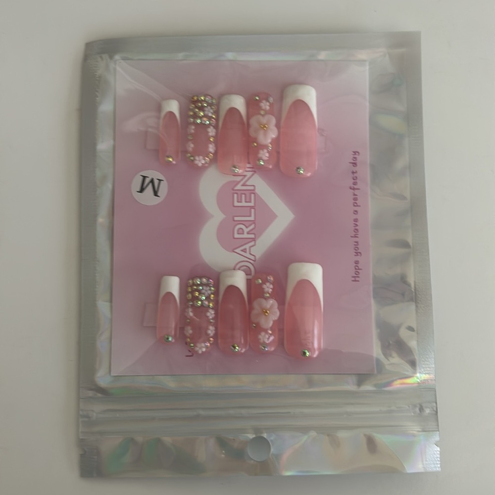 💝 Glamorous Pink Floral Rhinestone Press-On Nails – Size M 🎀